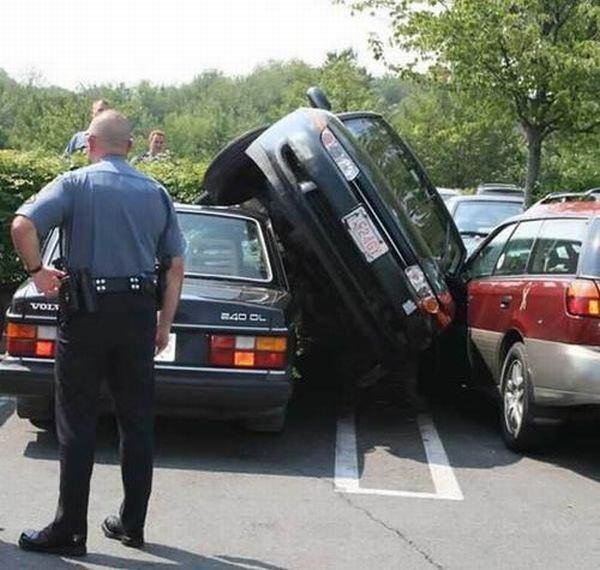 parcheggio auto incidente