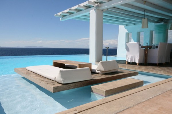 piscina dell'hotel Cavo Tagoo a Mykonos